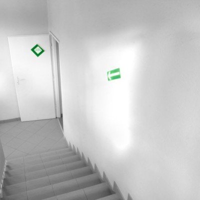 Qual a importância de ter uma porta corta-fogo em sua edificação?