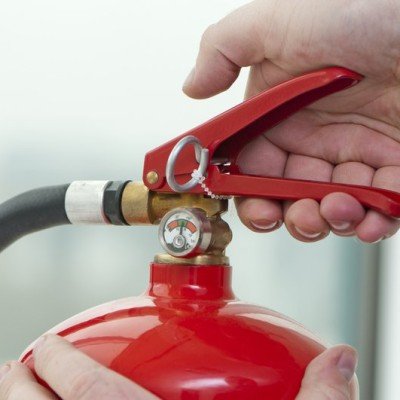 5 cuidados na hora de realizar a recarga do extintor de incêndio